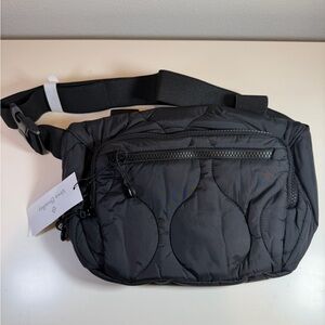 Vera Bradley Featherweight Black Belt Bag NWT